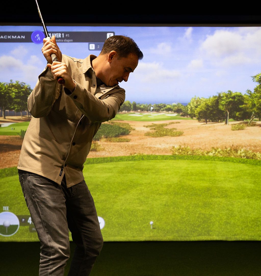 2 indoor golfsimulatoren